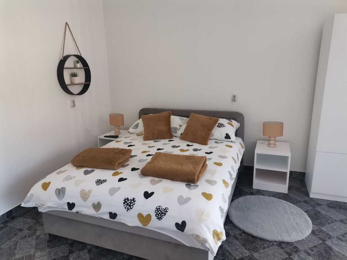 Lucija Apartment Gospic Ngoại thất bức ảnh